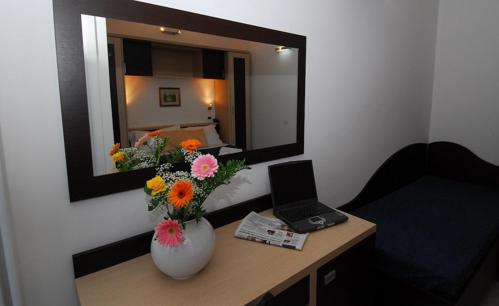 Hotel Ambasciata تْشيزيناتيكو الغرفة الصورة